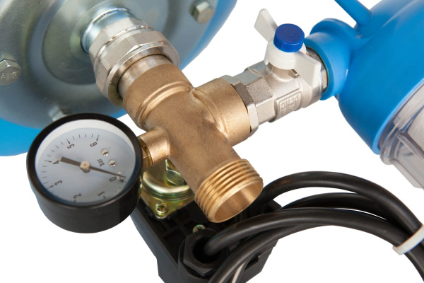 Система АвтоБак 50 литров вертикальный с реле давления