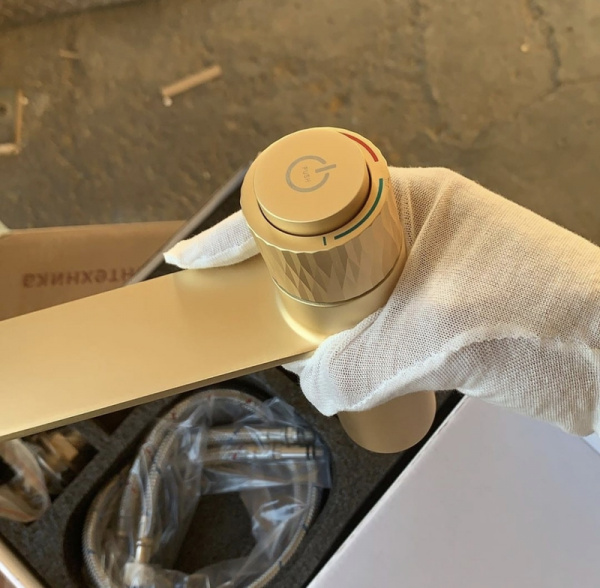 Смеситель раковины матовое золото Savol S 601810LB